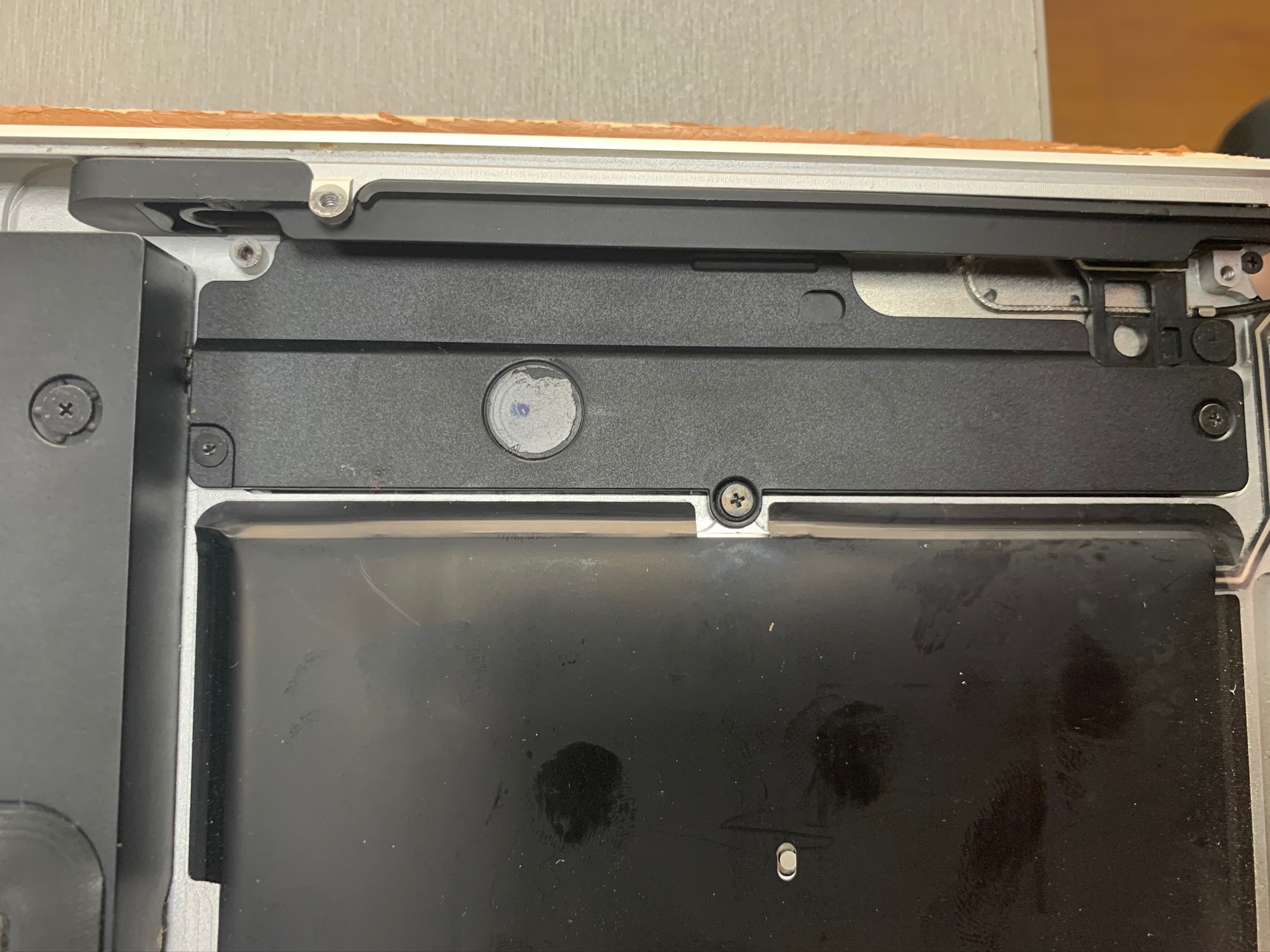 macbookpro喇叭破音使用工具,macbookpro喇叭破音胶水修复方法