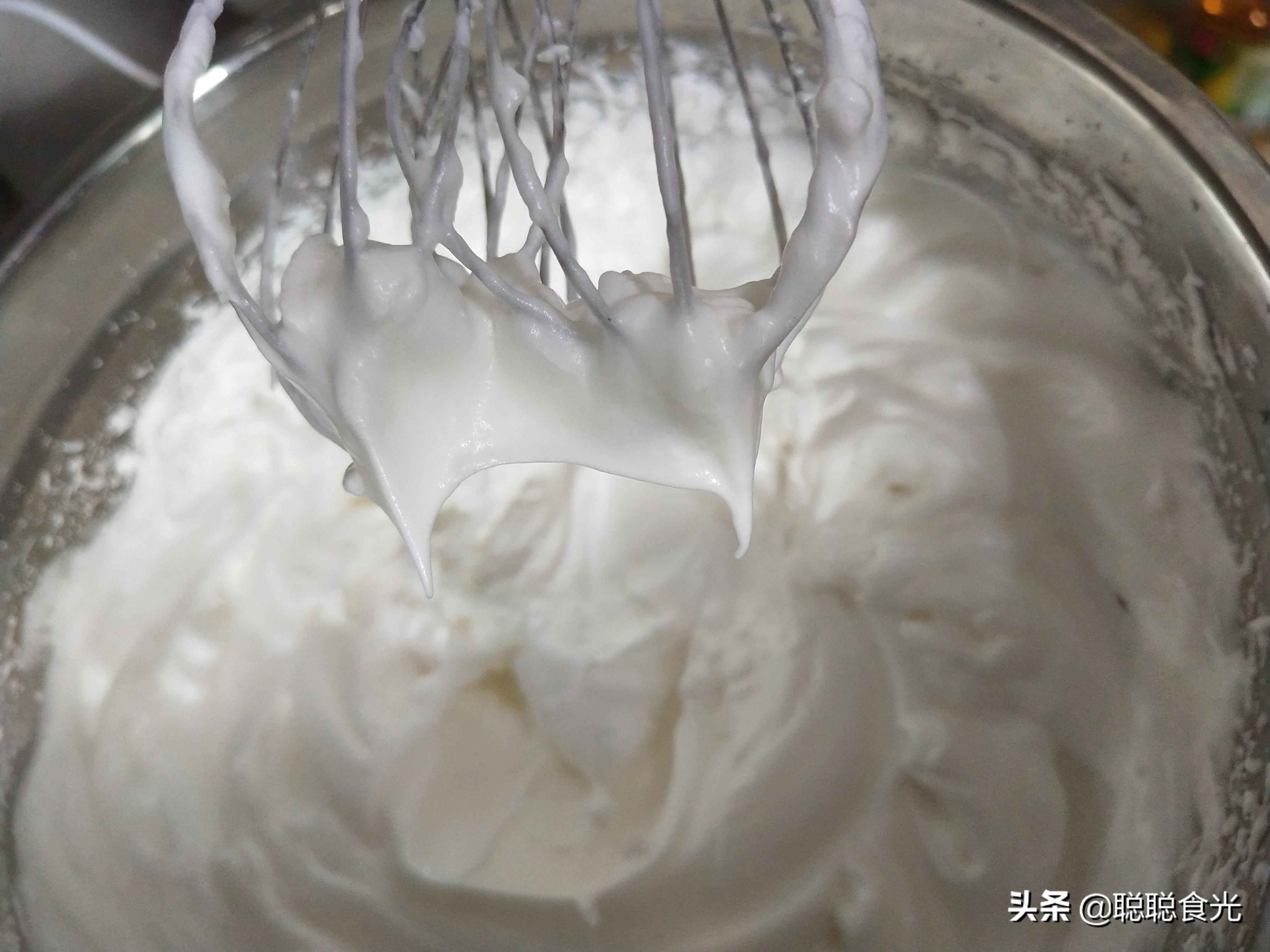 用烤箱做蛋糕怎么才不开裂,蛋糕在烤箱里烤蓬松起来又塌了