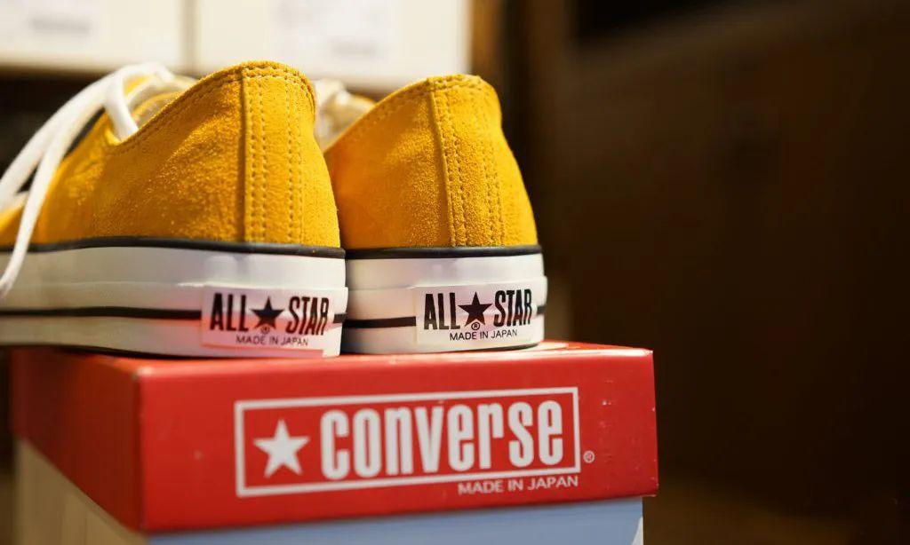 一双帆布鞋带你惊艳整个春夏,最近很火的一双蓝色帆布鞋