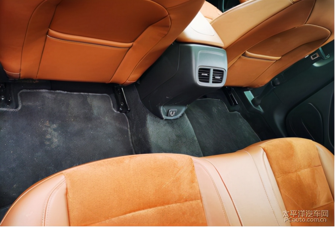 忽如一夜秋风来的下一句,,忽如一夜春风来千树万树梨花开