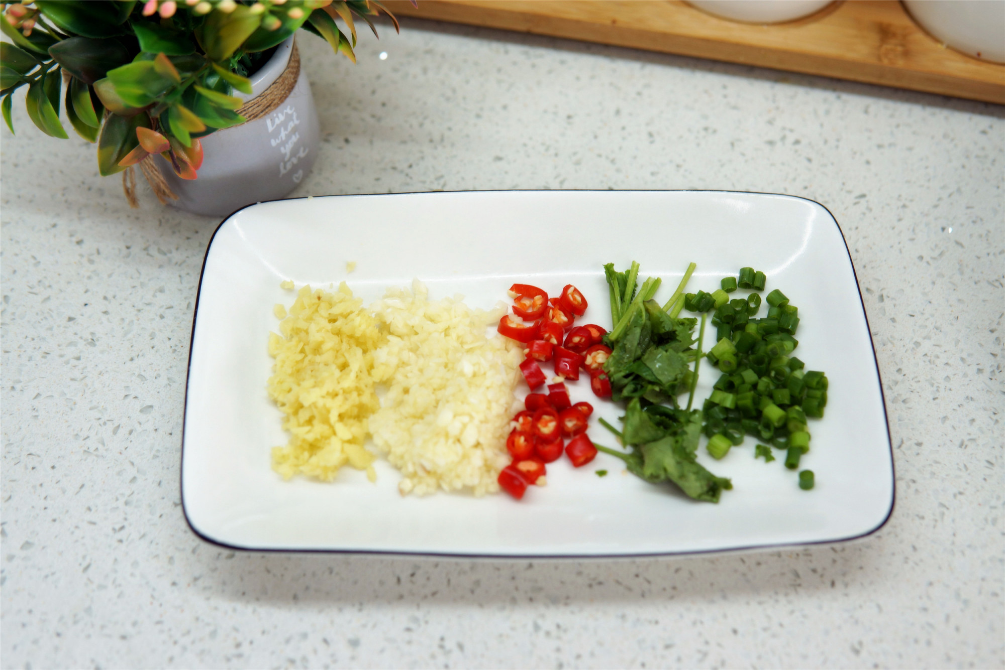 切松花蛋怎么切,松花蛋怎么切最好吃