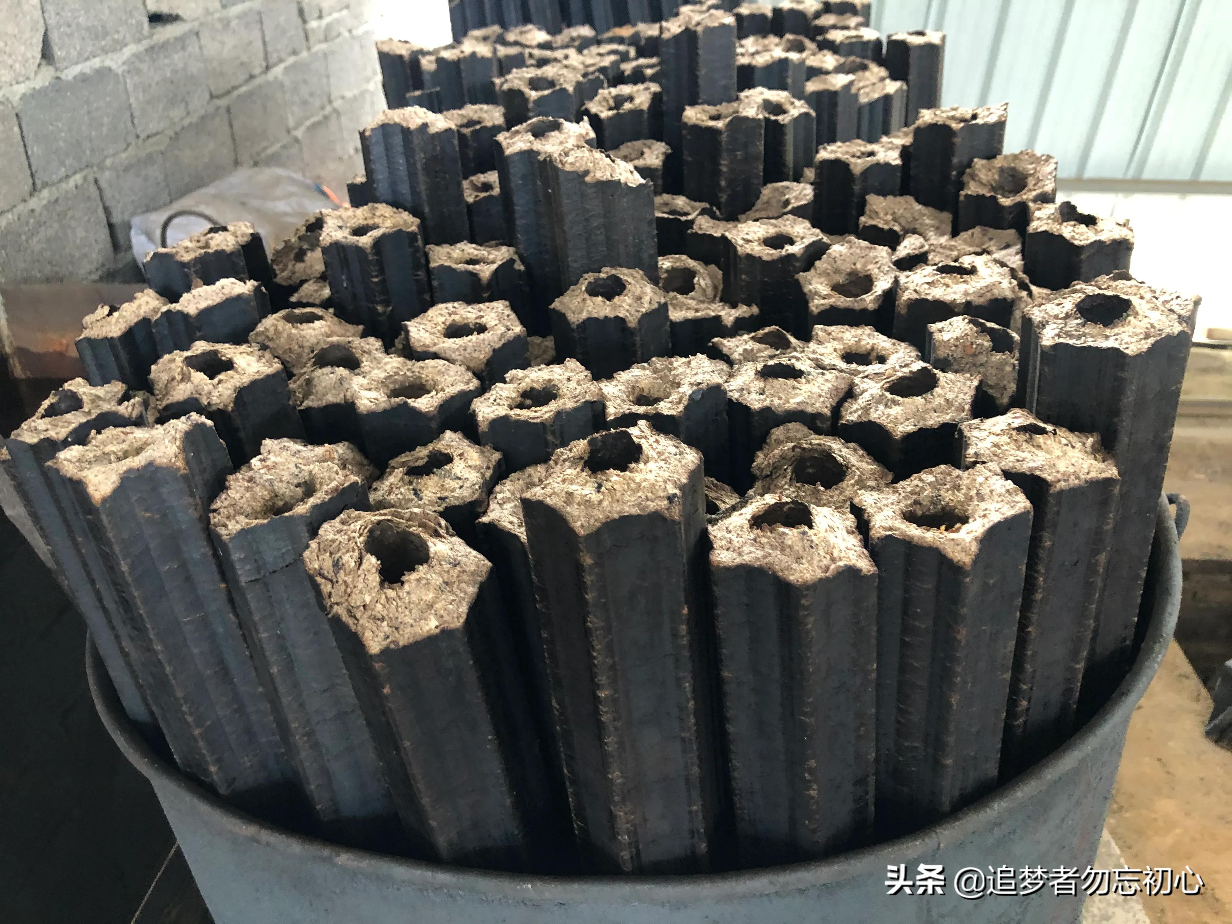 机制炭怎么区分好坏,机制炭和木炭的区别哪个好用