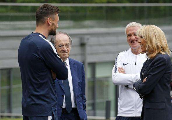 法国总统踢球,法国总统踢足球