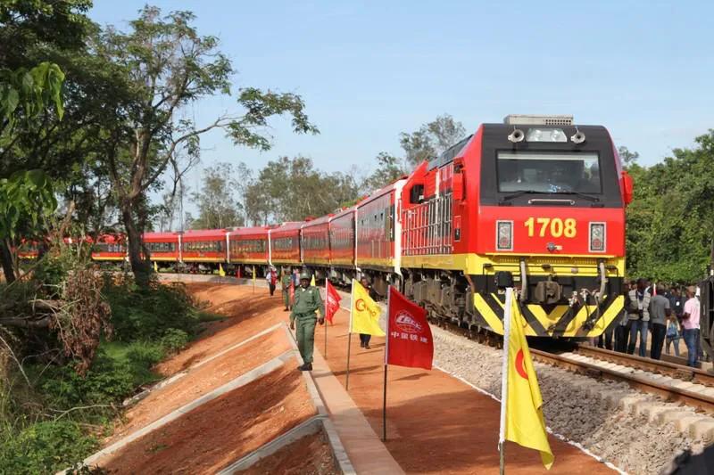 非洲最流行的工作，理发师、销售员、司机，每月工资600元