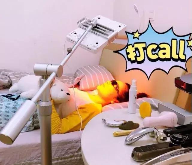 张天爱睡觉也照的天价大排灯，竟然有人找到了30元的同款替代？