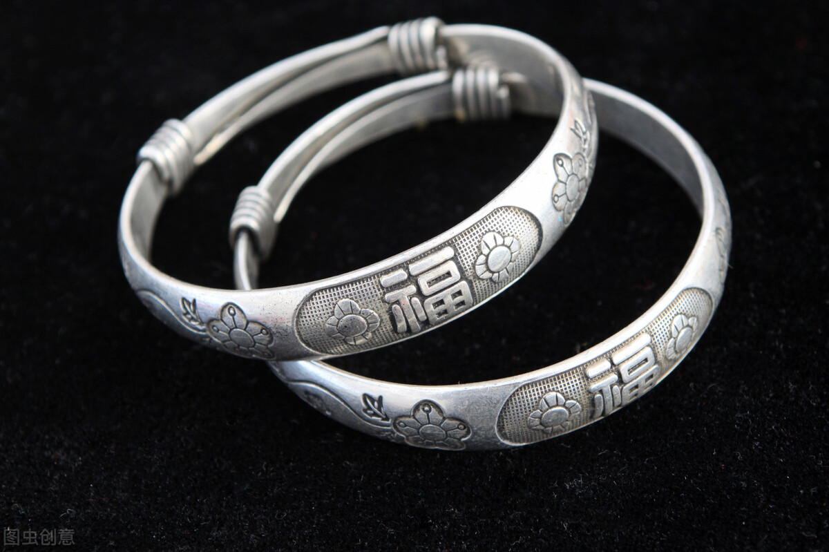 佩戴银饰变黑的原因,佩戴银饰有什么讲究