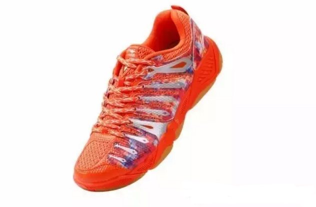 中国羽毛球队林丹退役了吗,林丹哪场比赛用过李宁n501