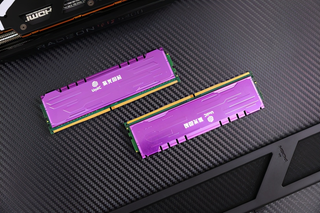 听说你很能超？紫光3200MHz马甲条超频实测