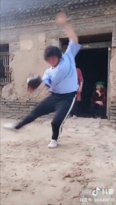 商丘90后女孩练武曾摔到鼻青脸肿，如今却成“全村不敢惹的女人”