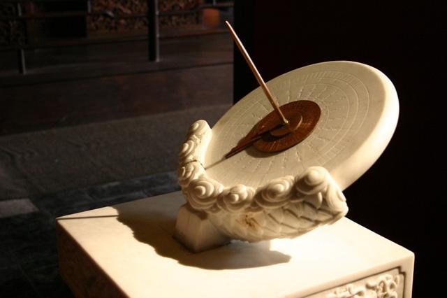 中国为什么不多弄几个时区,中国跨几个时区为什么就一个时间