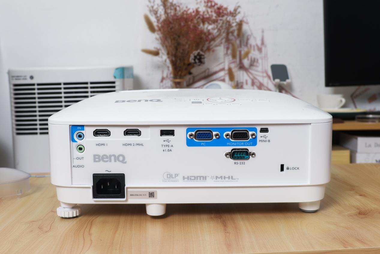 明基适合白天的投影仪选哪款,千万别买300的投影机