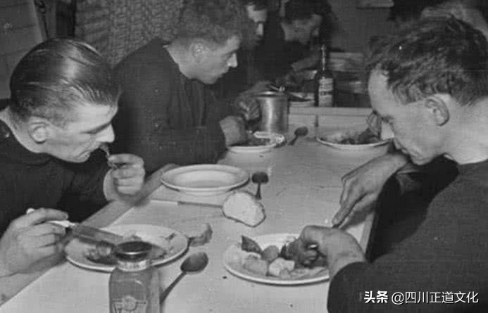 火遍夜市的“部队火锅”，一开始是用美军剩菜做的，很多人当成宝