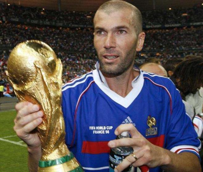 罗纳尔多最牛逼的进球,足坛十大巨星排名罗纳尔多