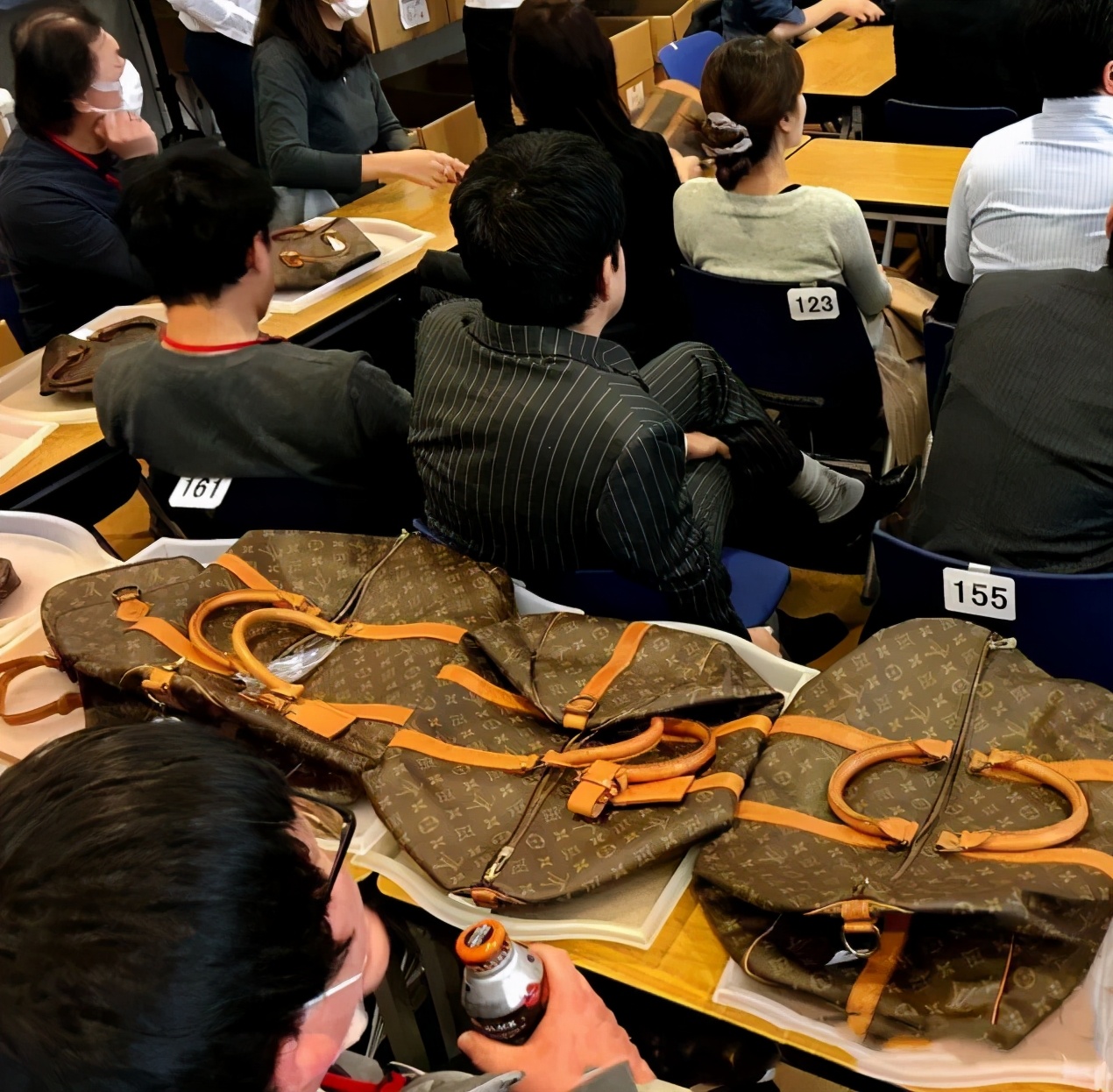 别再拼了！一两千块买个lv、Chanel不香吗？