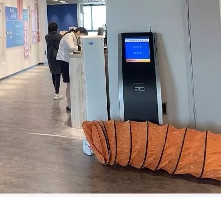 何以解忧戴口罩照片,何以解忧唯有干活流汗