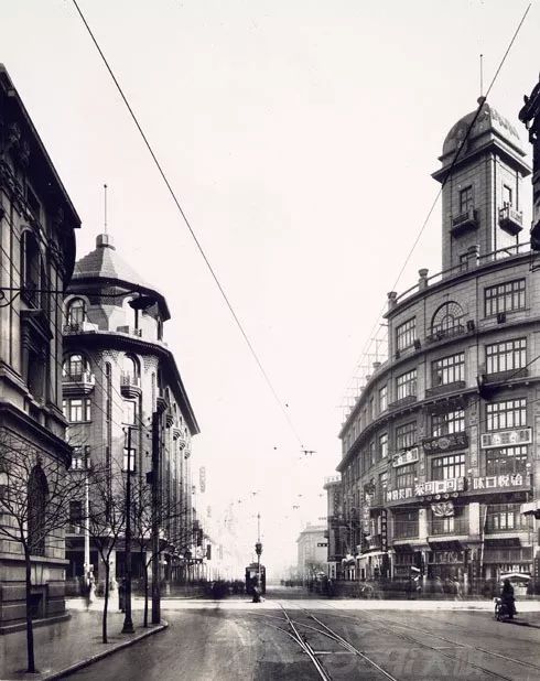 老天一定觉得中国人太严肃，于是便有了天津人