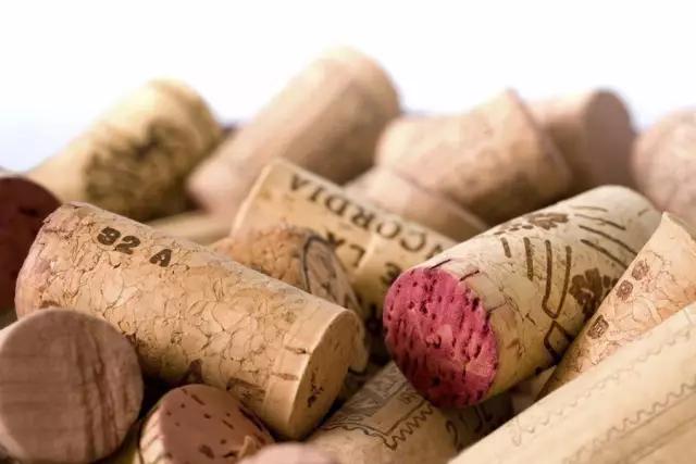 为什么奔富Bin389、Bin407有软木塞和螺旋盖之分？