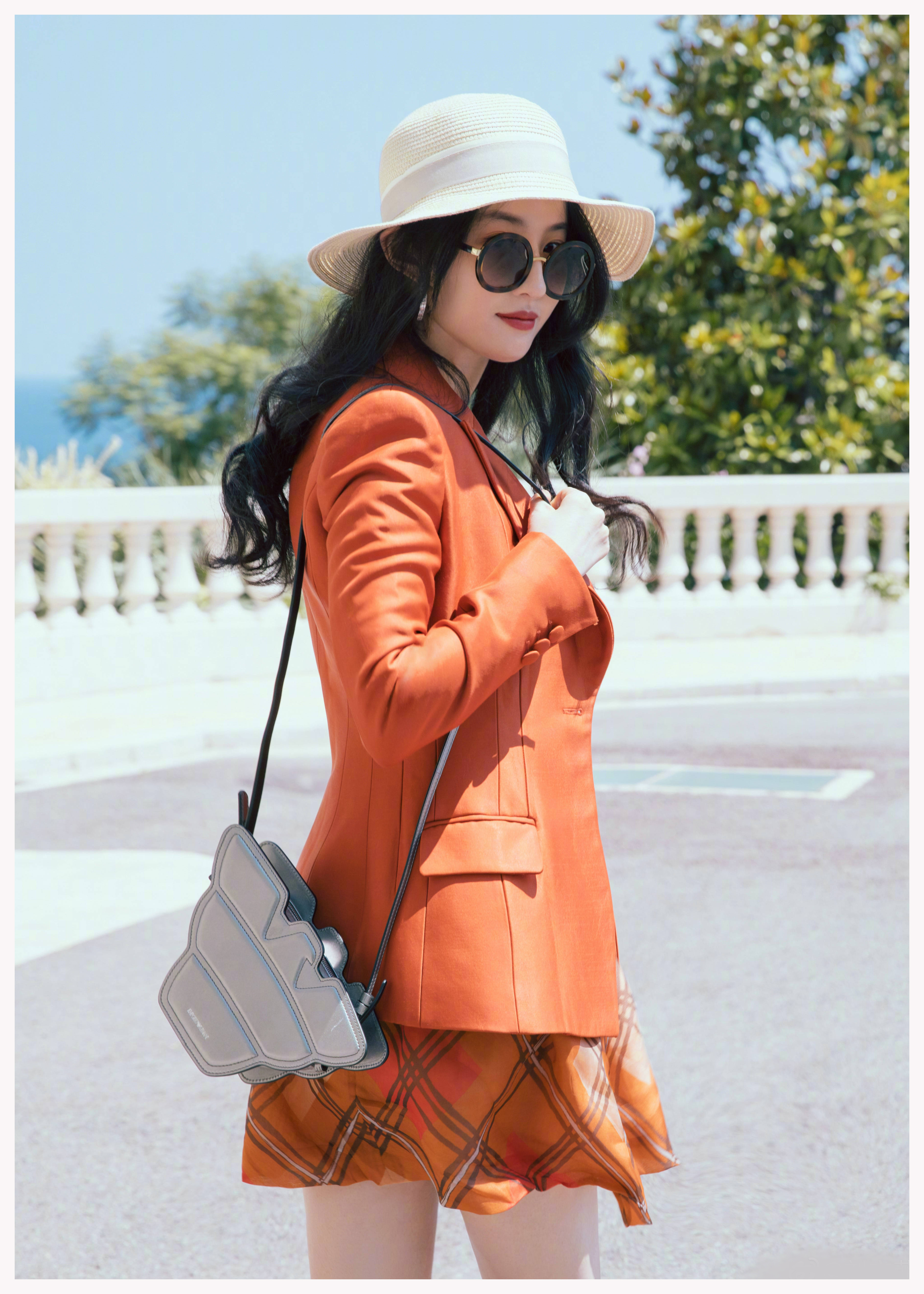 刘亦菲没“料”秀性感，缕空裙配初恋脸，胸小玩性感才更仙气