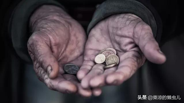 *底卧**(小小说)