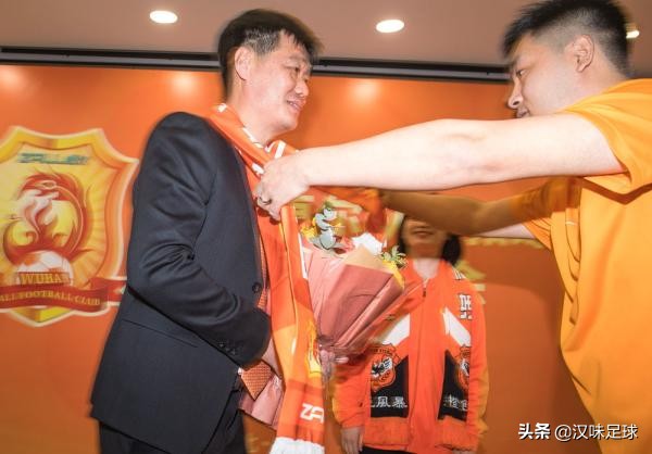 李霄鹏现任武汉卓尔俱乐部主教练,李霄鹏将任武汉卓尔主教练