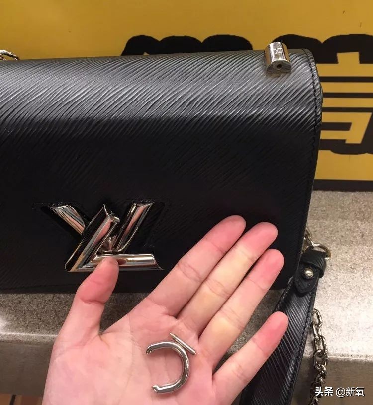 大牌包包上有瑕疵,大牌包的缺陷