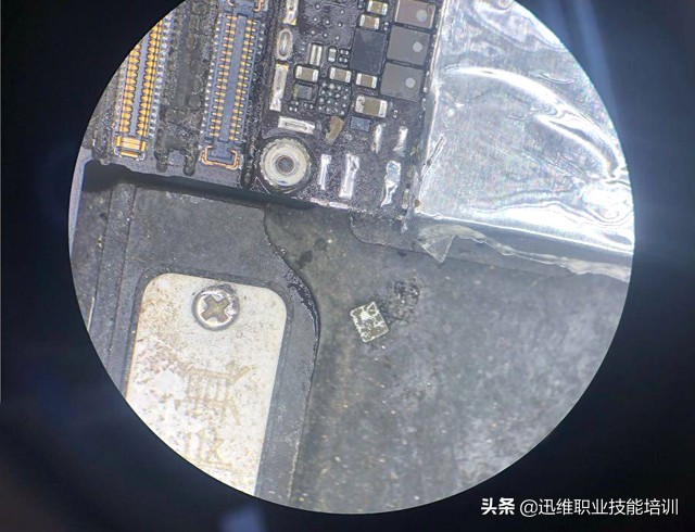iphone6s进水开机反复重启,iphone6s进水充不进电