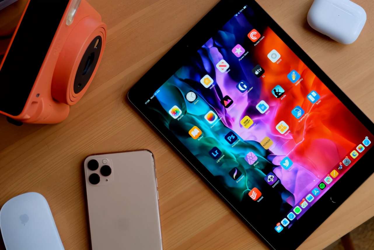 明明安卓都128GB起步了，为什么苹果还在用64GB内存？