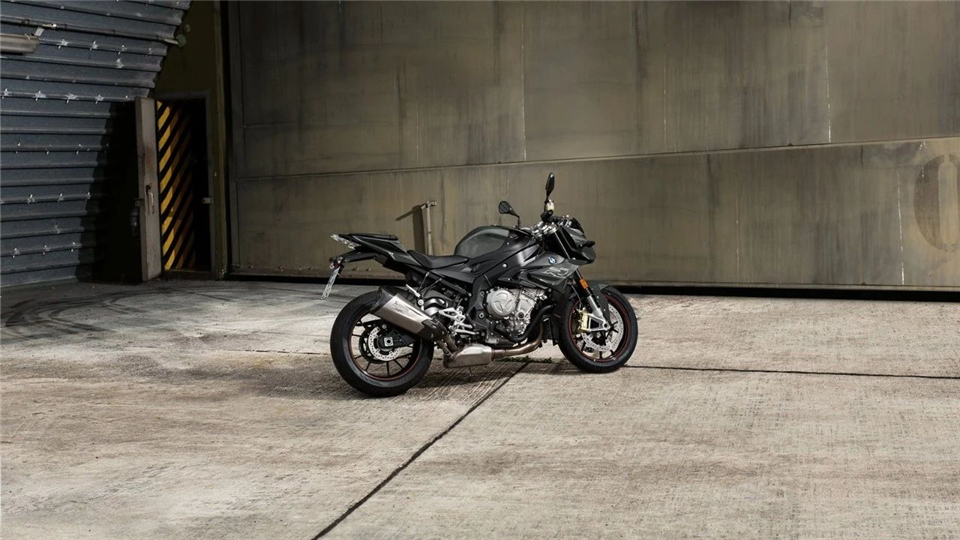 宝马新款四缸街车s1000r谍照曝光,宝马s1000r街车二手价