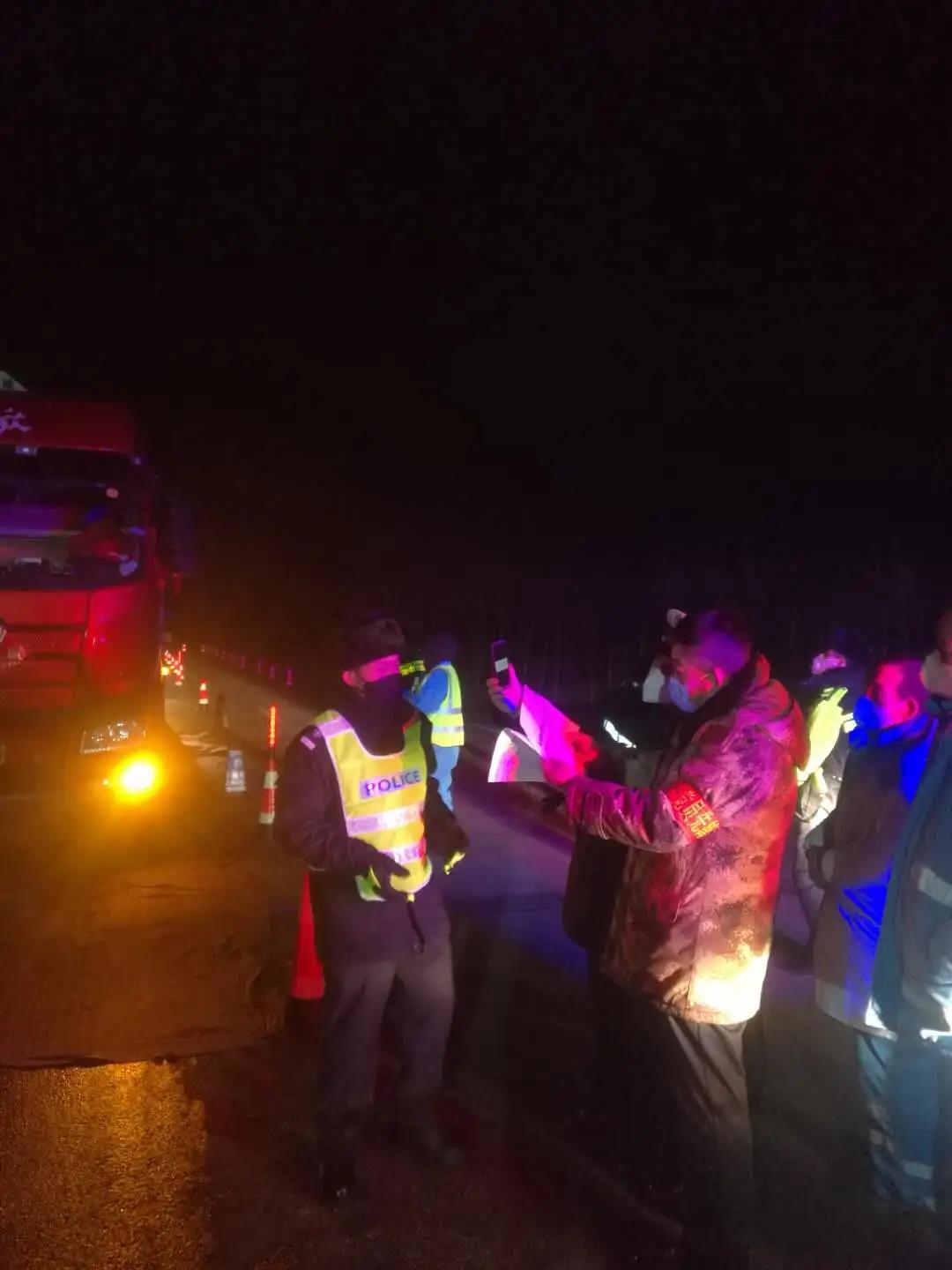 助力重大重点项目复工复产送锦旗,护航企业复工复产企业上门送锦旗