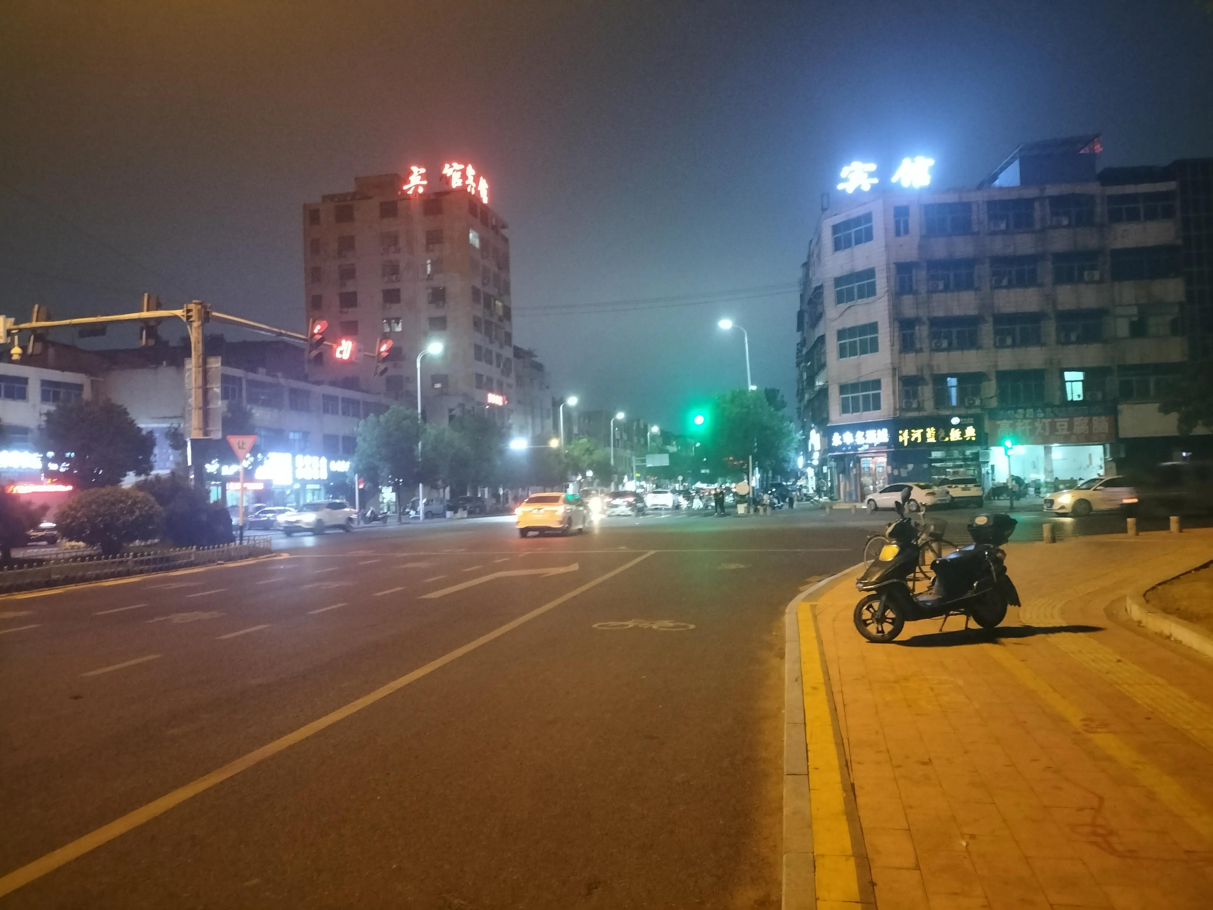 振兴实体店经济，能有效提升社会就业率，更符合大众创业的心愿