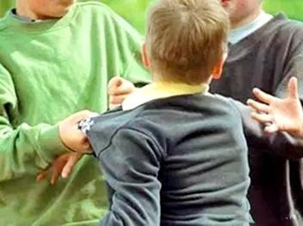 “妈妈,我今天被打了”,聪明妈妈从不会帮忙出气,而是这样去做