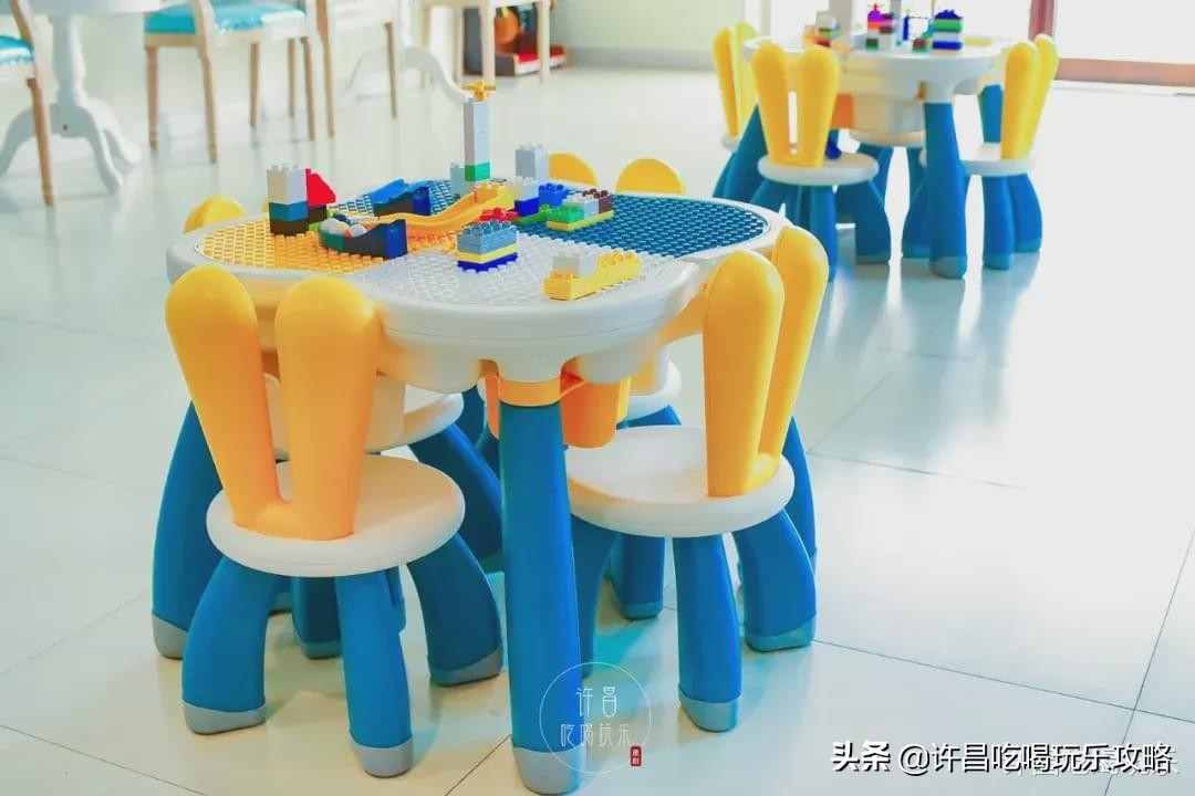 高尔夫球场、外教老师、恒温游泳池，这是什么神仙幼儿园？