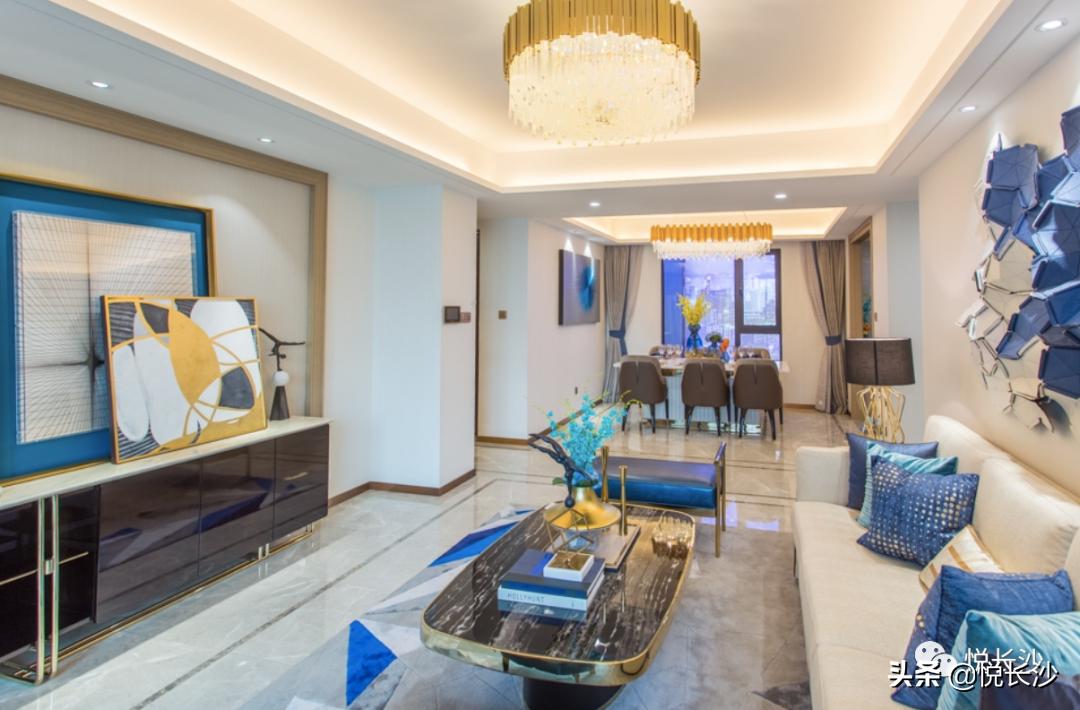 同价位，选精装现房or毛坯期房？还有德思勤商圈加持，近青园小学