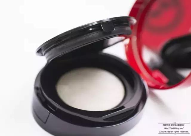 连阿玛尼都低头认输，想分一杯羹了！