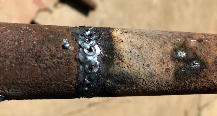 焊接时容易焊穿怎么办,焊接时老是掉渣是材质问题吗