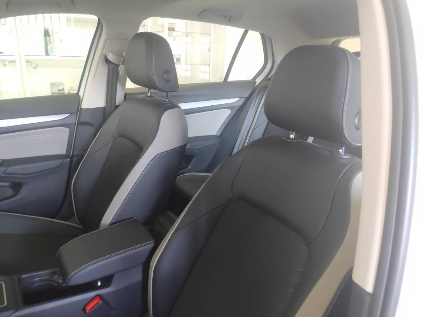 大众第八代高尔夫r-line,大众高尔夫新八代