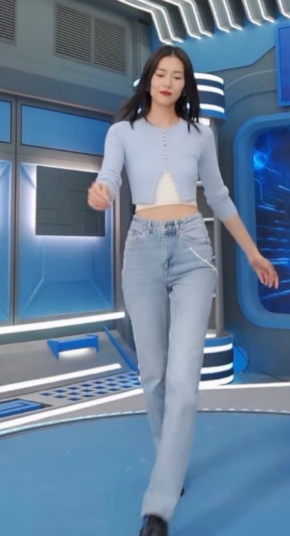 露肩装搭配宽松牛仔裤,露肩穿搭牛仔裤