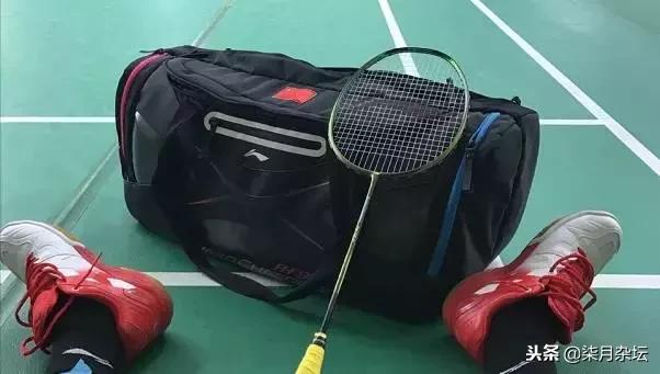 打羽毛球肘关节受伤该如何处理,羽毛球和网球哪个更容易受伤