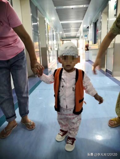 孩子额头被东西砸伤怎么处理,儿童头部摔伤后该如何做应急处理