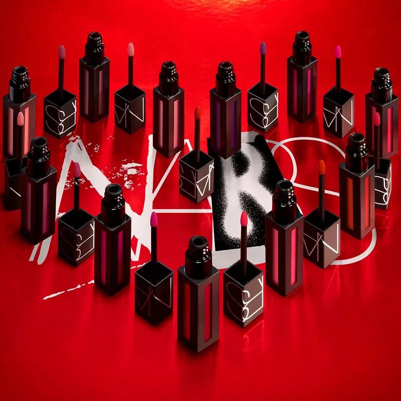 比起花和巧克力，女生更想在朋友圈秀晒炫这些情人节美妆礼盒