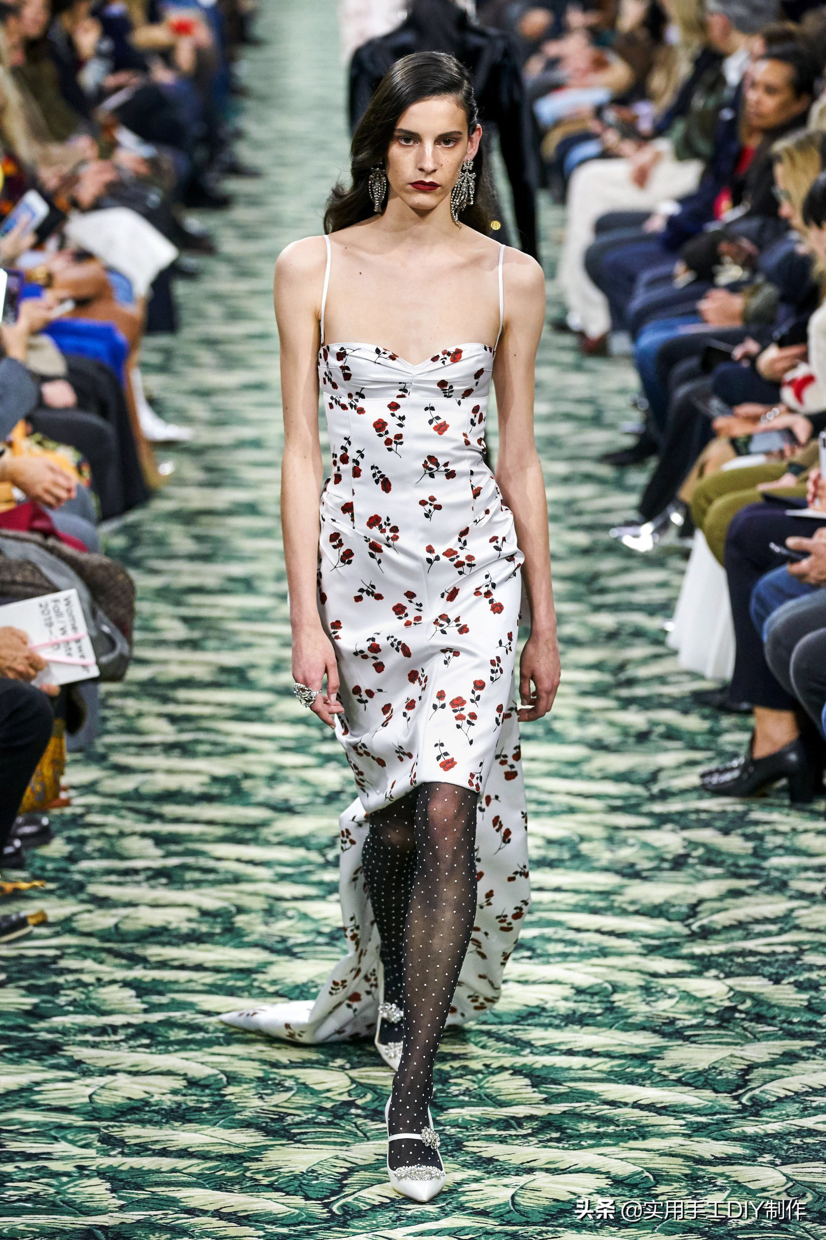 时装周pacorabanne系列2020,pacorabanne2021春夏系列金属长裙