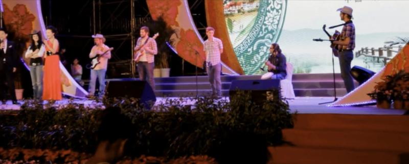 当你狂欢购物买买买时，她们也在闷声发财