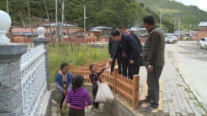 「情系车巴沟话谈百姓事」俞成辉深入卓尼县尼巴镇调研指导工作