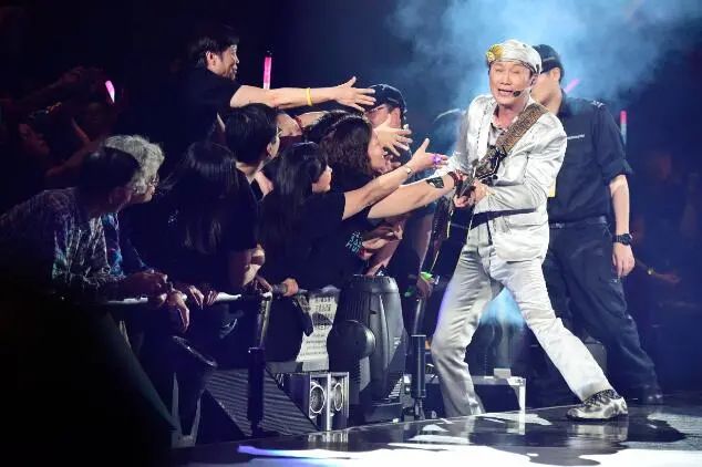 娱乐新闻许冠杰广州演唱会,2020翡翠台直播许冠杰演唱会