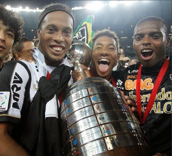 小罗世界足球先生,小罗第二次加冕足球先生