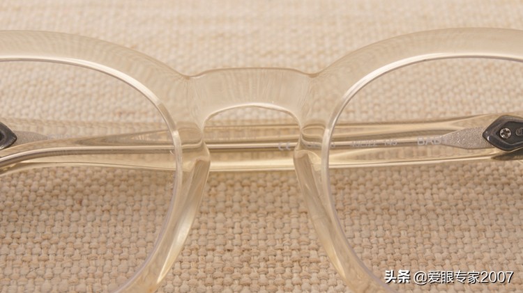 眼镜坏了用哪种胶才能粘好,眼镜坏了修补一下