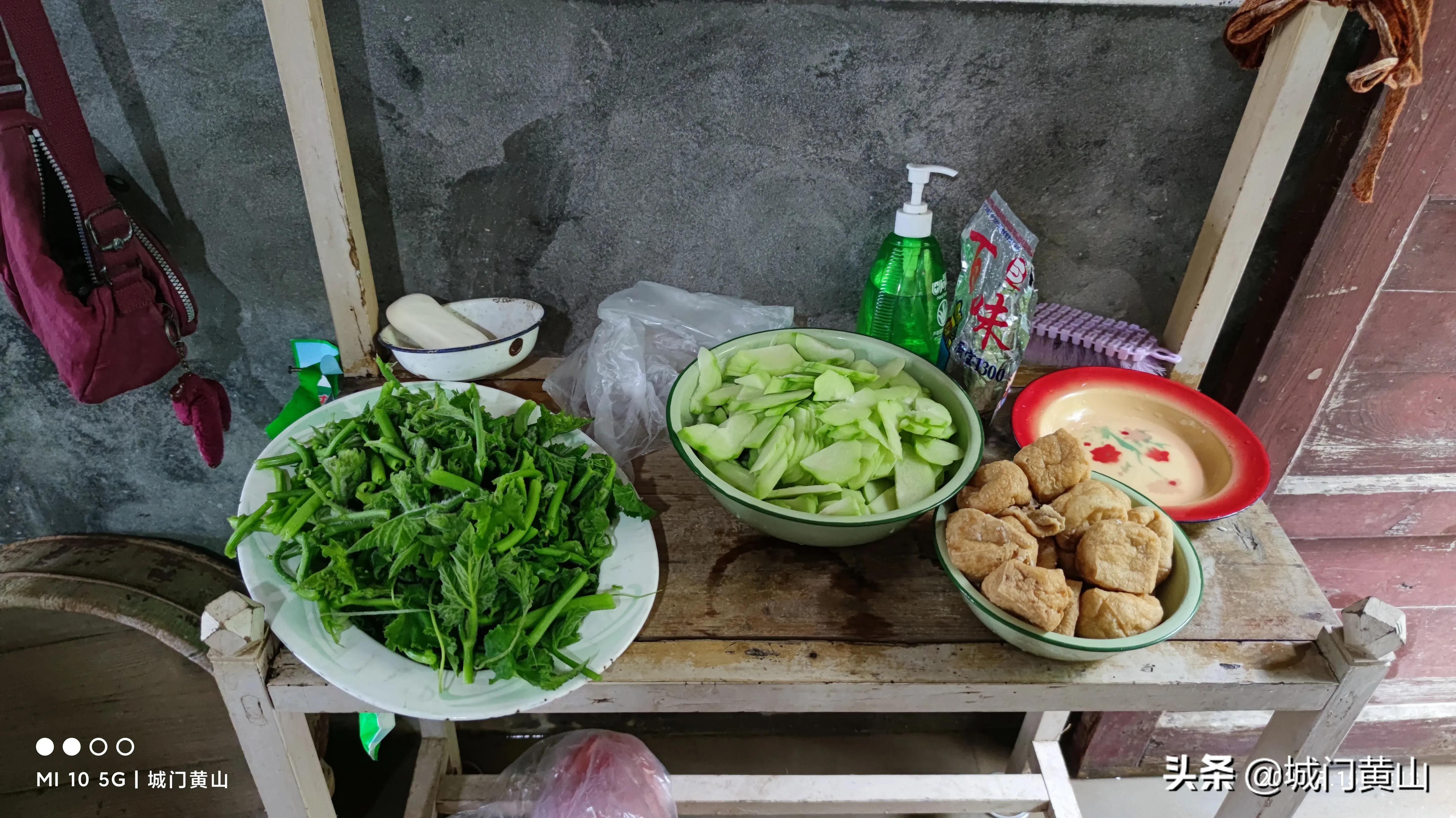 福州大湖乡冬瓜佛手瓜盛夏里在山里绽放