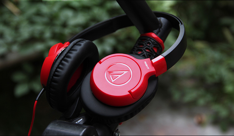 三玖*党**和二乃*党**连这里都不放过！一款耳机因动漫美少女而如此火爆