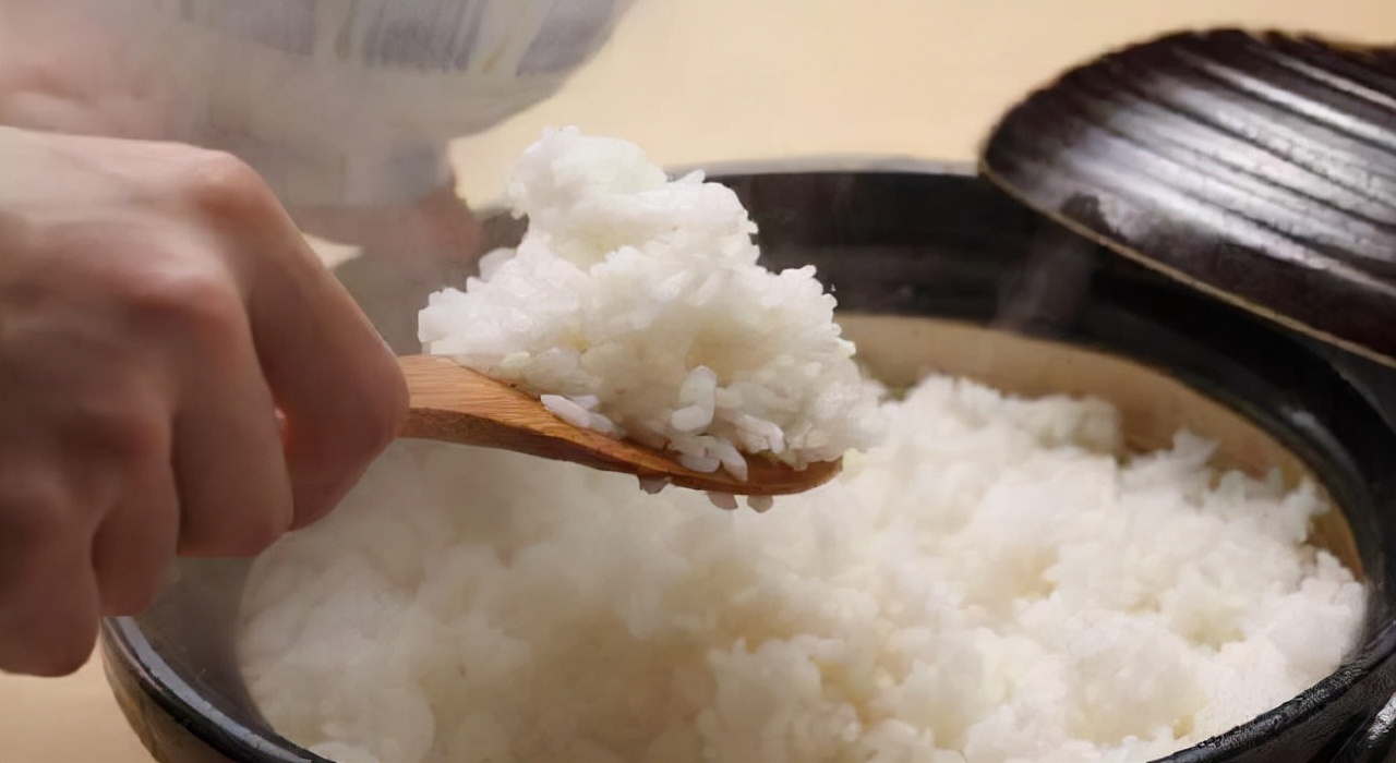 米饭如何蒸又软又香窍门,蒸米饭别再加水了教你好吃的做法