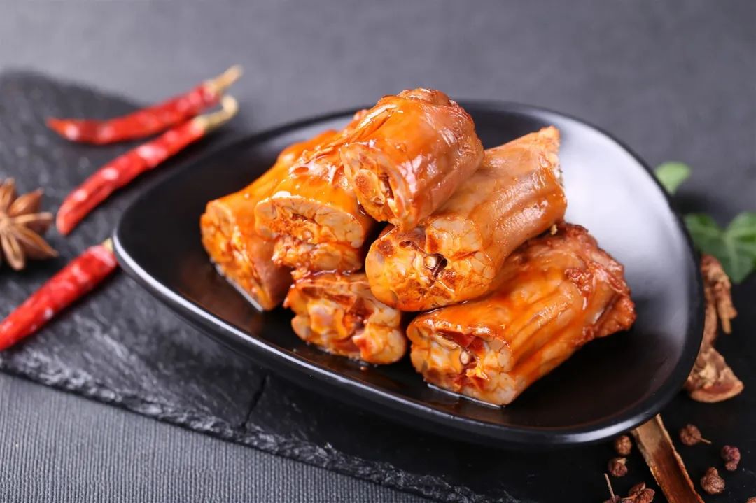 绝味周黑鸭煌上煌谁更胜一筹,周黑鸭和煌上煌使用哪种鸭做卤味